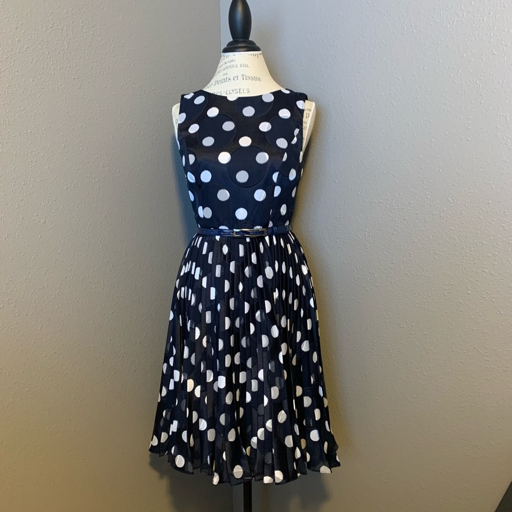 Flattering navy dress w/ white/gray polka dots.